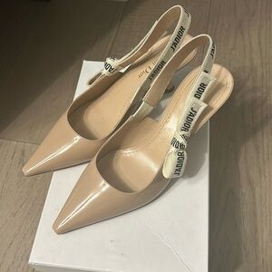 - New in box Dior J’adior patent leather 06,50 heel shoes. Size 38.